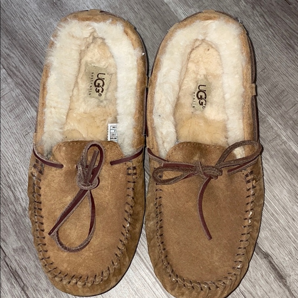 UGG slippers - 9/10 condition